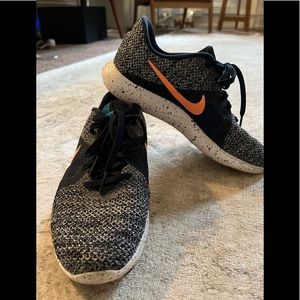 Nike Flex Tr8 Size 6